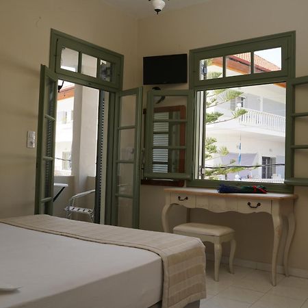 Kores Aegina Agia Marina  Bagian luar foto