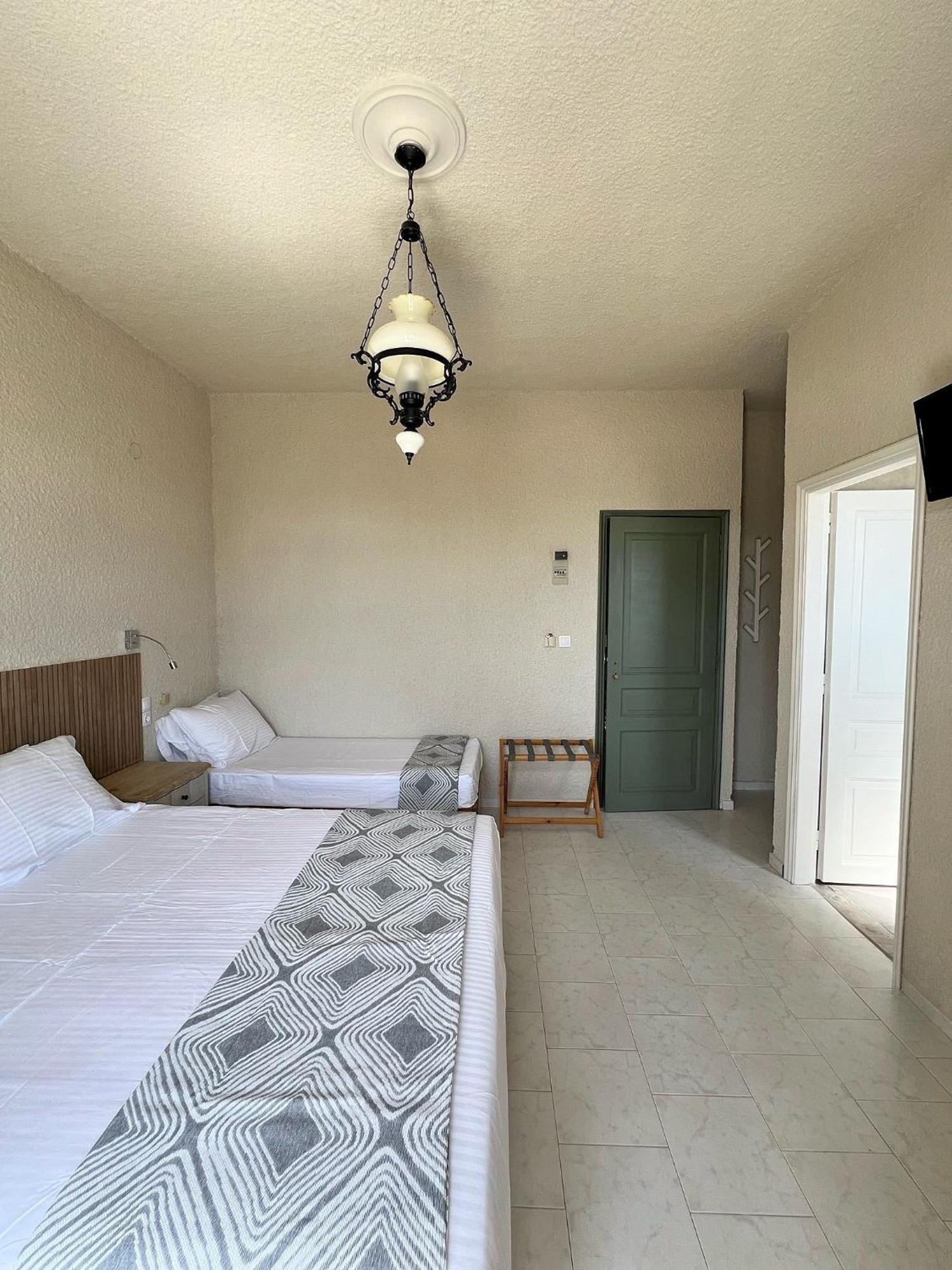 Kores Aegina Agia Marina  Bagian luar foto